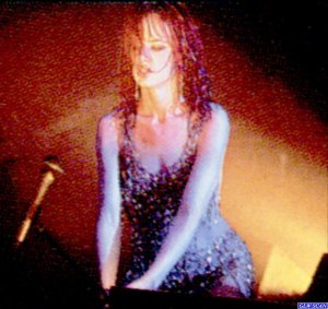 juliette_lewis_05_movieline_mar99.jpg