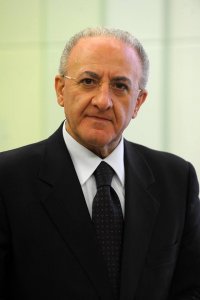 Vincenzo_De_Luca_2015.jpg