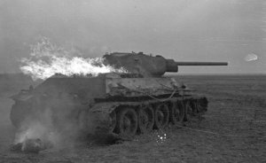 Bundesarchiv_B_145_Bild-F016221-0016,_Russland,_Brennender_T-34.jpg