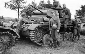 Panzer_II_ausf_C_and_wehrmacht_soldiers.jpg