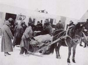 Junkers-Ju-52-during-the-Demyansk-airlift-Feb-1942-04.jpg