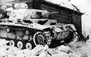 Panzer_III_5_in_the_snow_during_operations_in_the_winter_of_1941-42.jpg