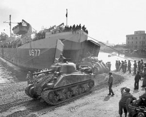 witw Shermans_disembarking_from_LST_at_Anzio.jpg