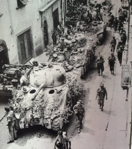 witw t42 shermans near florence montespertoli.jpg