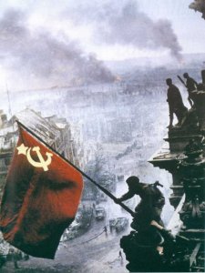 russians_raising_flag_in_berlin.sized.jpg