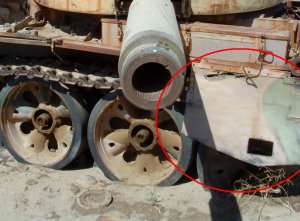 Rusting_tank_at_the_Highway_of_Death_in_Iraq.jpg