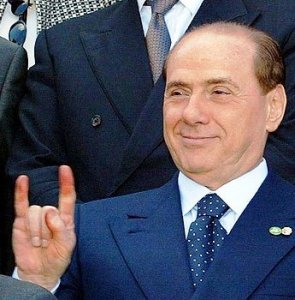 berlusconi-corna.jpg