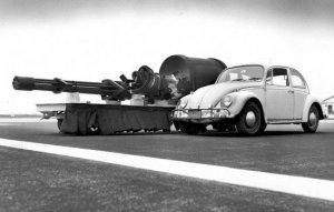 gau-8-a-30mm-gatlin-gun-vw-beetle-comparison-550x351.jpg