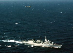 HNLMS_Bloys_van_Treslong_(F824)_wit_F-111_off_Gibraltar_1989.JPEG.jpeg